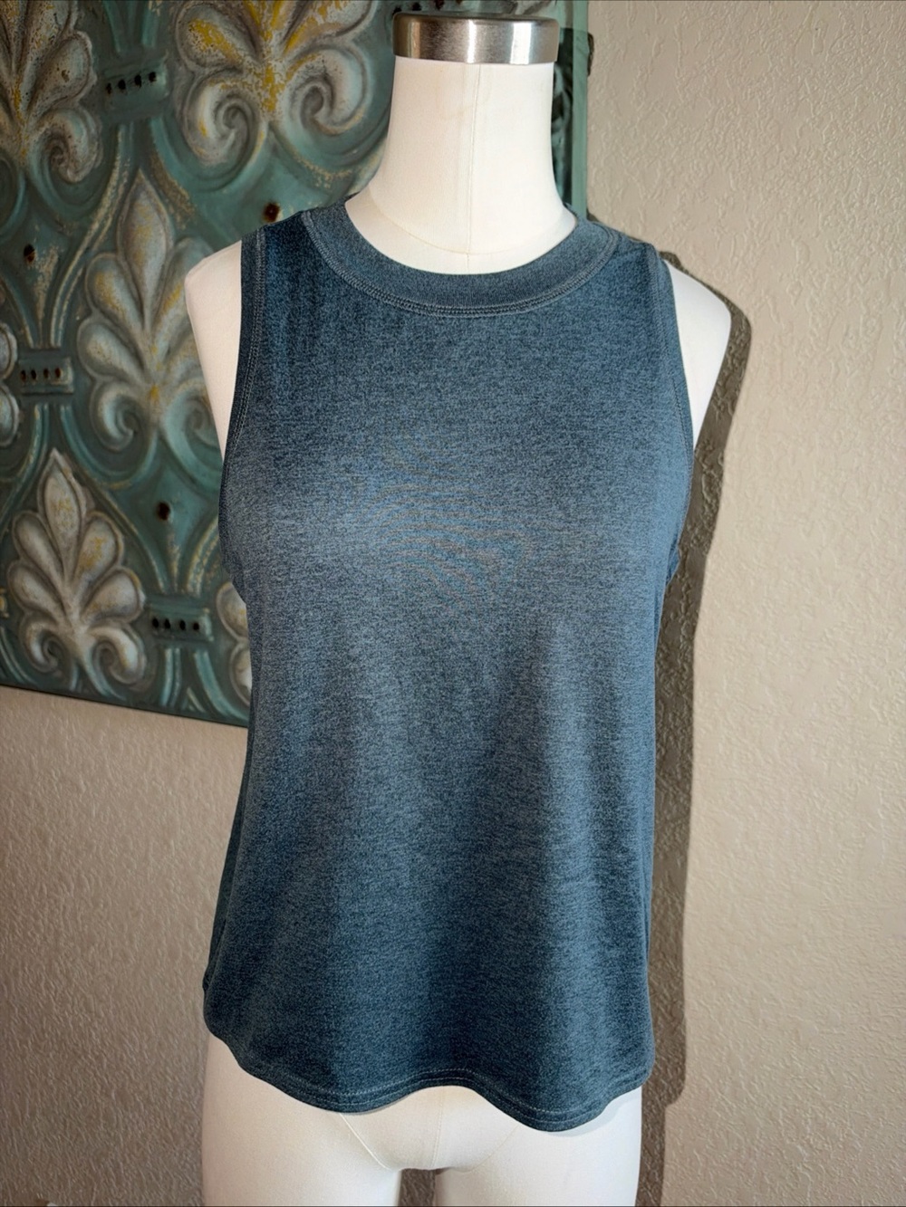 Vuori Energy Tank Top Womens Charcoal Gray Heathered Sleeveless Athletic Small